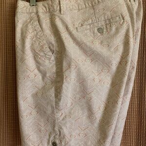 Gloria Vanderbilt Beige Patterned Shorts
